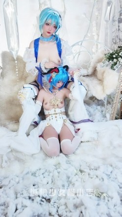 【超美高端 ️罕见露脸露点】极品Cos爆机少女【喵小吉】年终新作《双子:最强冰雪组合》原神花嫁 甘雨优菈 超清4K原档 截图10