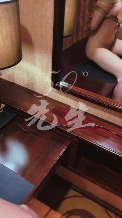原版高价订购，潮汕DOM绿帽调教大神【50度先生】全集，圣水3P调教各种羞辱M贱母狗 截图2