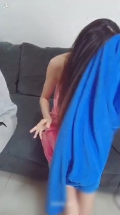 魔鬼身材红人鹿少女水中下药迷倒男邻居自嗨，到一半邻居惊醒原始兽性大发高速来回抽插，欲水横流 截图1