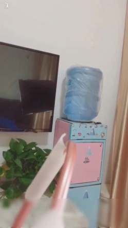 魔鬼身材红人鹿少女水中下药迷倒男邻居自嗨，到一半邻居惊醒原始兽性大发高速来回抽插，欲水横流 截图3