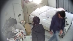 酒店偷拍连续3天入住的年轻情侣古灵精怪的双马尾可爱甜妹被男友不分日夜操了几次 截图4