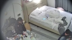酒店偷拍连续3天入住的年轻情侣古灵精怪的双马尾可爱甜妹被男友不分日夜操了几次 截图6