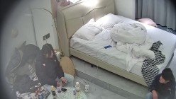 酒店偷拍连续3天入住的年轻情侣古灵精怪的双马尾可爱甜妹被男友不分日夜操了几次 截图7