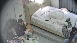 酒店偷拍连续3天入住的年轻情侣古灵精怪的双马尾可爱甜妹被男友不分日夜操了几次 截图8