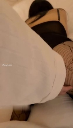 【美乳 ️淫妻】F罩杯巨乳人妻『西西』大尺度私拍流出 婚纱主题 沉甸甸爆乳 骑乘顶着操 韵味人妻超有快感 截图15