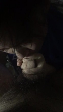 45岁的张阿姨，屋内口含大鸡巴，嘴唇果然是老练，一下子就把鸡巴吃的湿哒哒了！ 截图6
