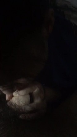 45岁的张阿姨，屋内口含大鸡巴，嘴唇果然是老练，一下子就把鸡巴吃的湿哒哒了！ 截图8