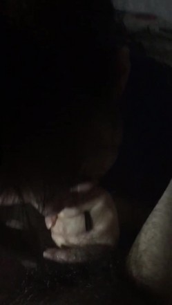 45岁的张阿姨，屋内口含大鸡巴，嘴唇果然是老练，一下子就把鸡巴吃的湿哒哒了！ 截图9