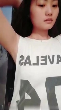 【高颜值】美少女战士 耐力强长时间双道具紫薇喷水秀+洗澡 第一部 截图16