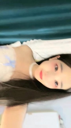 极品网红美少女！烈焰红唇浓妆！难得约炮操逼，吊带性感黑丝，小舌头舔屌吸吮，骑乘位无套内射 截图9