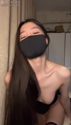 网红女神，无数宅男舔屏打飞机，早期网红福利姬【八月未央】最新流出高端定制，脸穴同框道具自慰流浆 截图12