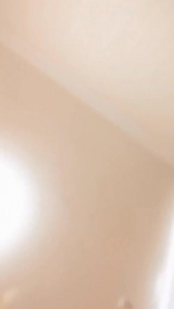戴着口罩的骚货主播 叫声非常骚 床上先用跳蛋摩擦阴蒂然后道具插逼 骑乘 淫水直流 奶子也很大 截图13