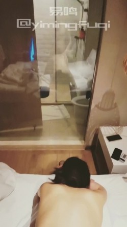 推特57万粉，95后G奶绿帽淫妻【易鸣夫妻_奶昔吖】付费，各种唯美性爱内射 截图1