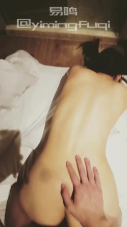 推特57万粉，95后G奶绿帽淫妻【易鸣夫妻_奶昔吖】付费，各种唯美性爱内射 截图8