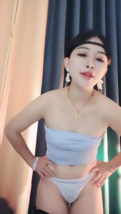 哦买噶 ️女神成功突破自我【月予】美到炸裂~撸奶抠逼极限诱惑~看得鸡儿硬邦邦 ️今晚必撸奔溃！ 截图1