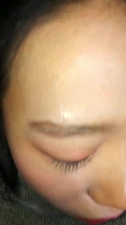 【私房泡良原创自拍】，烈焰红唇少妇，出租屋内强行推倒插入，无套插入，逼美水多，完美露脸！ 截图9