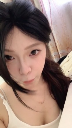 【雯雯舌头很灵活】尤物 纯美校花~美呆了~娇柔玉体 抠逼自慰 截图2