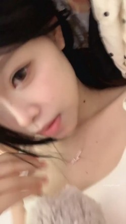 【雯雯舌头很灵活】尤物 纯美校花~美呆了~娇柔玉体 抠逼自慰 截图5