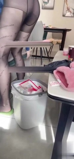 乱伦【极品瑜伽嫂子】 ️穿巴黎世家嫂子给我舔屁眼舔出屎来了 截图2
