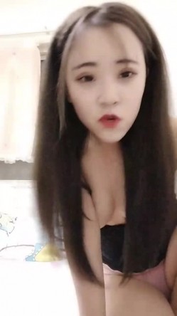 新来的女主姐妹花全程露脸秀给狼友看，互动撩骚精彩展示，揉奶玩逼道具抽插跳蛋摩擦，特写展示精彩不要错过 截图2