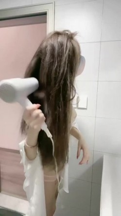 顶级美女，【怜蕾】，细腰圆臀 美乳微翘，年度第一美胸，人间理想型，就这一项吊打一众庸脂俗粉 截图16