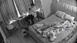 民宿酒店偷拍纹身社会哥和兄弟吹牛喝酒等兄弟走后把漂亮女友叫醒狠狠操床上草到沙发 截图1
