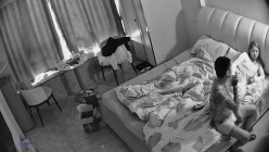 民宿酒店偷拍纹身社会哥和兄弟吹牛喝酒等兄弟走后把漂亮女友叫醒狠狠操床上草到沙发 截图5