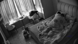 民宿酒店偷拍纹身社会哥和兄弟吹牛喝酒等兄弟走后把漂亮女友叫醒狠狠操床上草到沙发 截图13