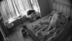 民宿酒店偷拍纹身社会哥和兄弟吹牛喝酒等兄弟走后把漂亮女友叫醒狠狠操床上草到沙发 截图16