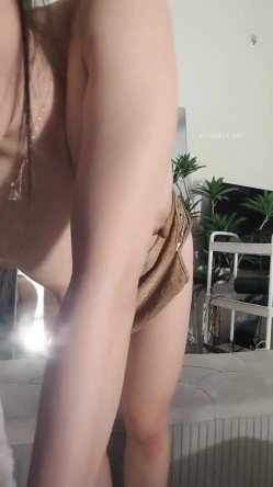 御姐下海！超级漂亮【小颜脱衣舞】安徽知性美女 C罩杯极品美乳，扭动起来大哥们瞬时沸腾了！ 截图12