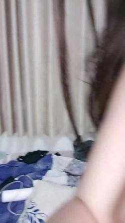 极品美乳白皙皮肤！超棒深插妹妹居家操逼！抓起大屌一顿吸，骑在身上很主动，美臀上下深插 截图12