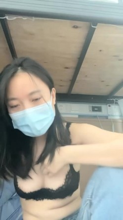 真实三甲医院，【爱聊就约】，美乳护士~真实病房宿舍 截图3