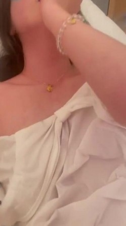 湖南高颜值小姐姐刚结婚一年 就被调教成了骚母狗必须狠狠内射 截图7