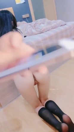超极品身材清纯小仙女被大肉棒站立后入 ️筷子般美腿又细又长 轻轻一操就像被捅穿了一样 戴着眼罩 也挡不住颜值 截图4
