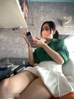Stripchat 极品SPA馆小妈感少妇技师「BEAUTYSPA-EIRA」店里露出自慰虐阴，手指跳蛋抽插阴道，高潮喷水 截图2