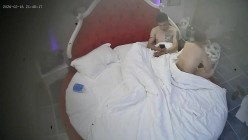 酒店情趣房偷拍 圆脸可爱少妇被精壮纹身猛男按床上疯狂折腾不断呻吟 截图2