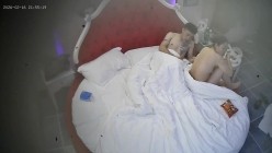 酒店情趣房偷拍 圆脸可爱少妇被精壮纹身猛男按床上疯狂折腾不断呻吟 截图4