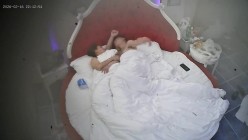 酒店情趣房偷拍 圆脸可爱少妇被精壮纹身猛男按床上疯狂折腾不断呻吟 截图9