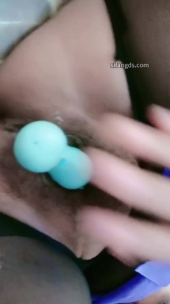 快手颜值熟女【张颜儿】大尺度掰逼，道具自慰潮喷，淫语调教 截图14