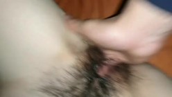 健身房的家庭少妇，晚上经常来练瑜伽的贱逼，容易勾搭，身材是真赞，阴穴美得要死，扣几下就泛滥、溢出淫汁！ 截图11