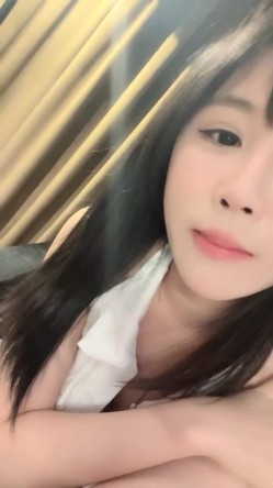 极品童颜巨乳！榜一舔逼~【京鱼儿】户外~喷水~喷尿~爽~！~--这身材这颜值，我先射为敬~！尺度超大，户外大秀~！ 截图1
