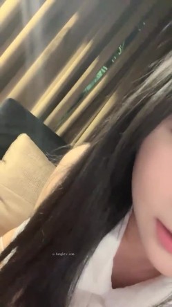 极品童颜巨乳！榜一舔逼~【京鱼儿】户外~喷水~喷尿~爽~！~--这身材这颜值，我先射为敬~！尺度超大，户外大秀~！ 截图3