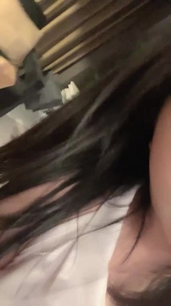 极品童颜巨乳！榜一舔逼~【京鱼儿】户外~喷水~喷尿~爽~！~--这身材这颜值，我先射为敬~！尺度超大，户外大秀~！ 截图11