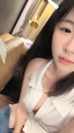 极品童颜巨乳！榜一舔逼~【京鱼儿】户外~喷水~喷尿~爽~！~--这身材这颜值，我先射为敬~！尺度超大，户外大秀~！ 截图12