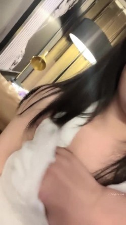 极品童颜巨乳！榜一舔逼~【京鱼儿】户外~喷水~喷尿~爽~！~--这身材这颜值，我先射为敬~！尺度超大，户外大秀~！ 截图16