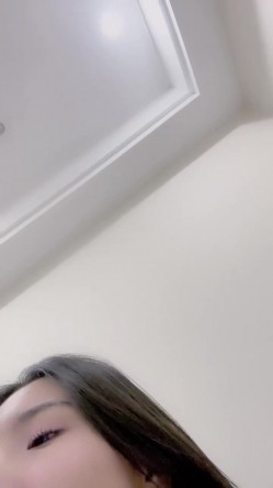【我想吃草莓】，172极品尤物，御姐范风情万种，这大长腿家中脱光尽情摇摆 截图3