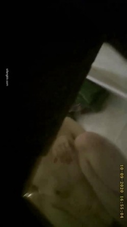 【洗澡更衣偷拍】 多场景冒死偷拍美女学生妹洗澡换衣服 截图9