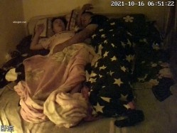 家庭摄像头破解入侵多角度真实偸拍，抽烟背纹烈女私生活曝光也是一个欲女，跟老公性爱还不满足，还总喜欢道具紫薇 截图12