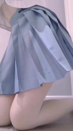 推特颜值福利姬【占星猫(cuteli)】，JK系列，放尿，道具自慰，高潮超吹喷水 截图5