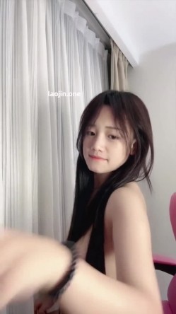 纯欲天花板校花！奶子好大~【狐狸精】，清纯学生妹，闺房中大尺度自慰，淫水不断哗哗的流 截图2